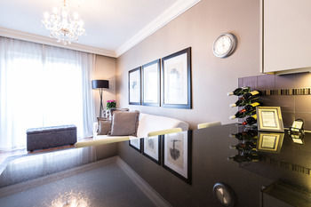 Apartment 318 Royale *